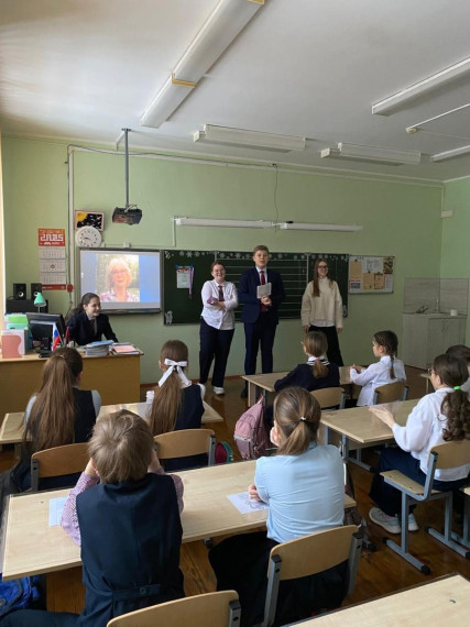 Крепнет дружба 8В с подшефным 4В классом .